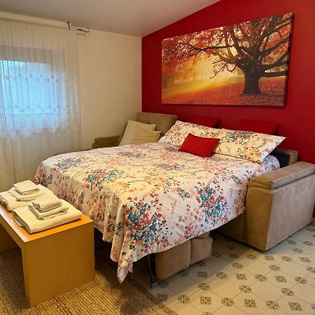 B&B Villa Mirella Casnate Con Bernate Eksteriør billede