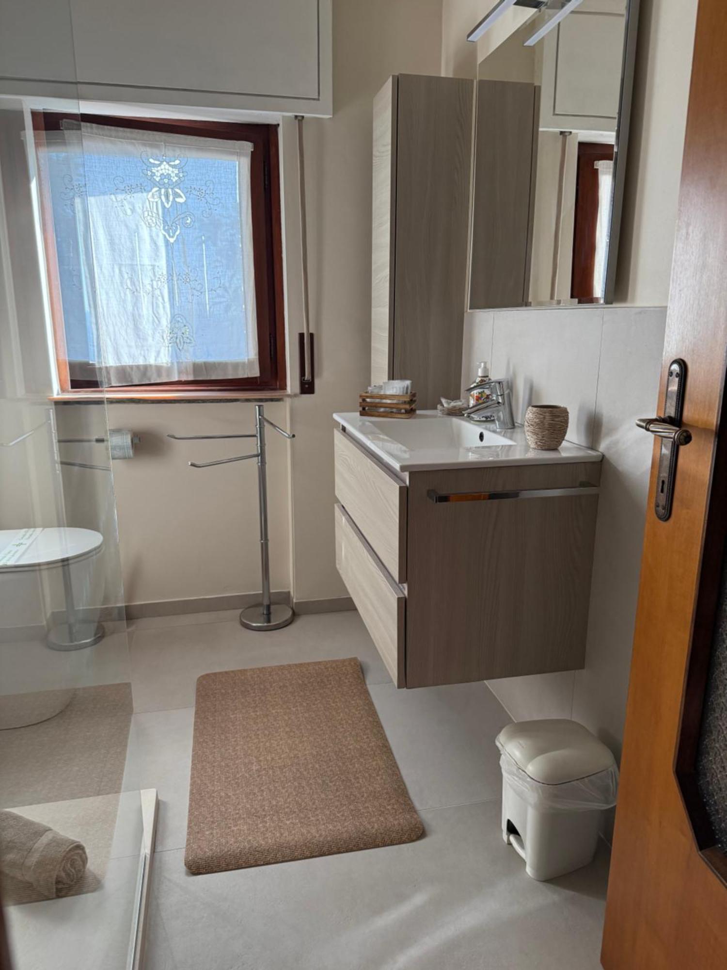 B&B Villa Mirella Casnate Con Bernate Eksteriør billede