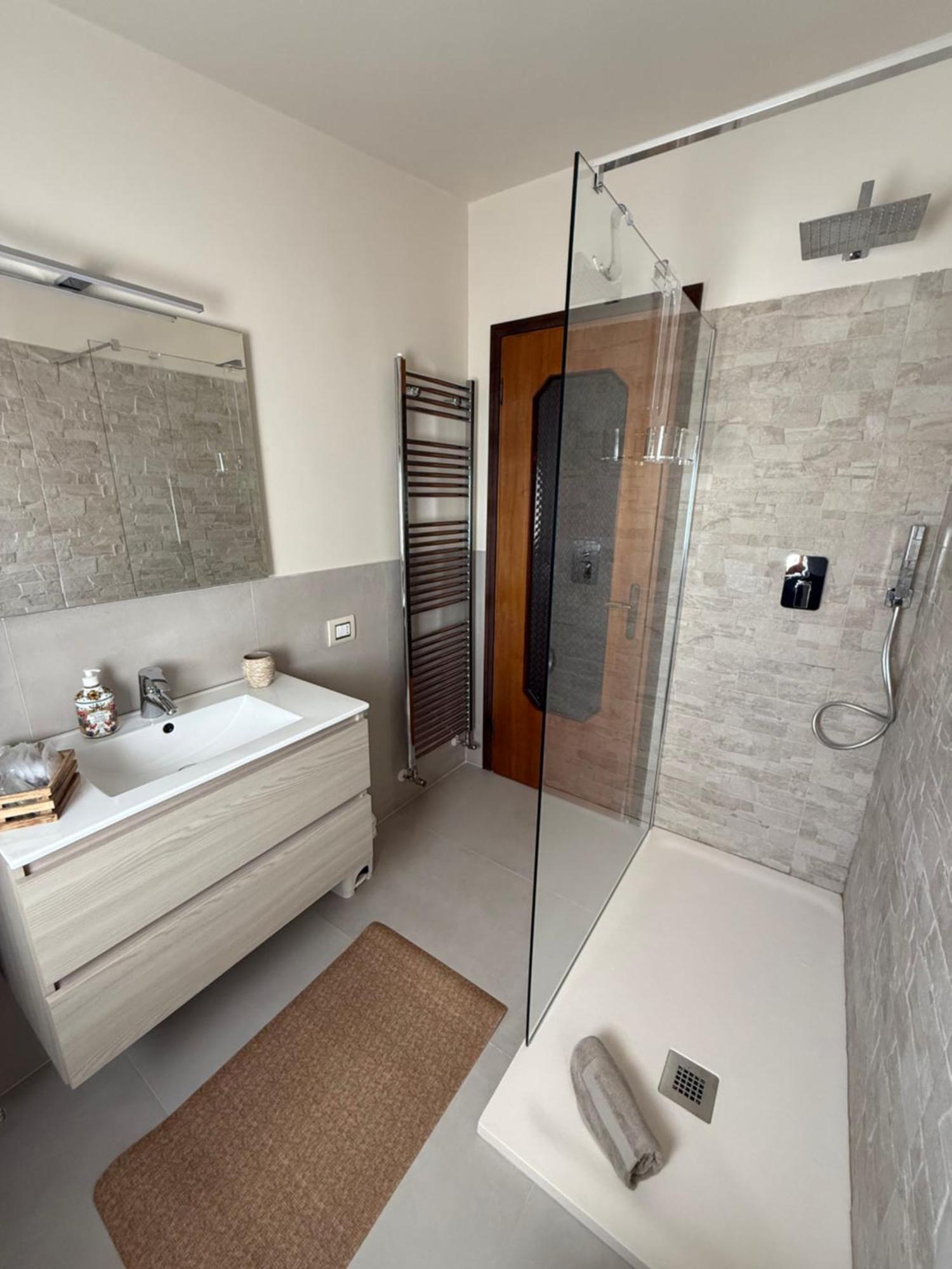 B&B Villa Mirella Casnate Con Bernate Eksteriør billede